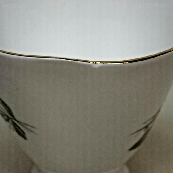 Royal Windsor Fine Bone China England Yellow Roses Footed Tea Cup & Saucer #2935 - Picture 12 of 12